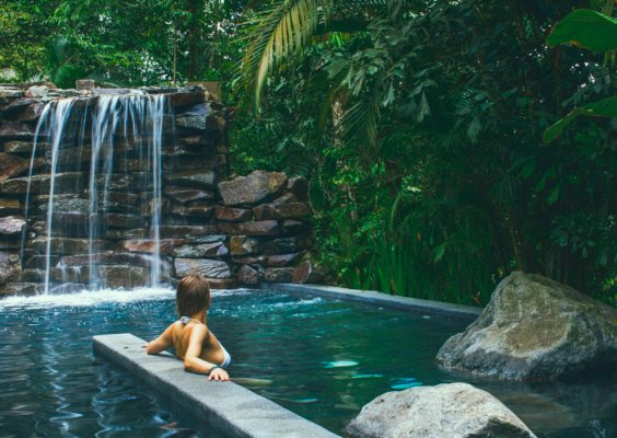 4O1A8528 – Amor Arenal – Hot Pool – by Brice Ferre Studio (1)