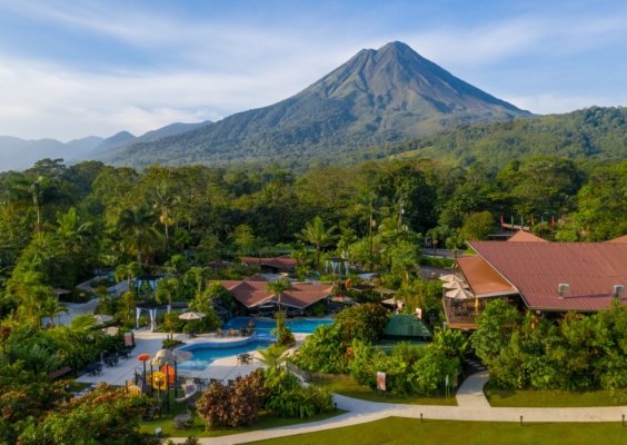 Pool Arenal Springs