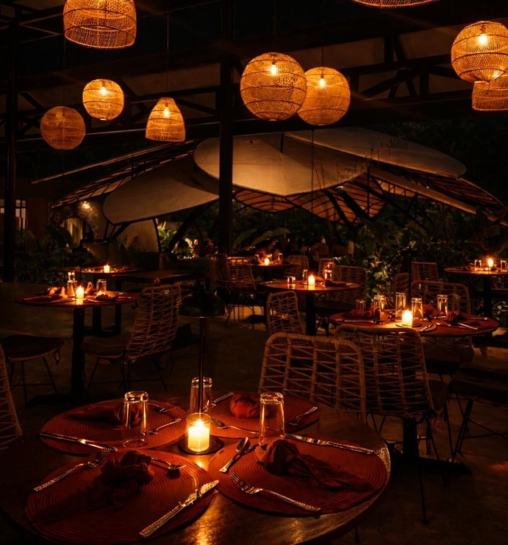 moongate-chandra-dining-pavilion-open-air-restaurant-costa-rica.webp